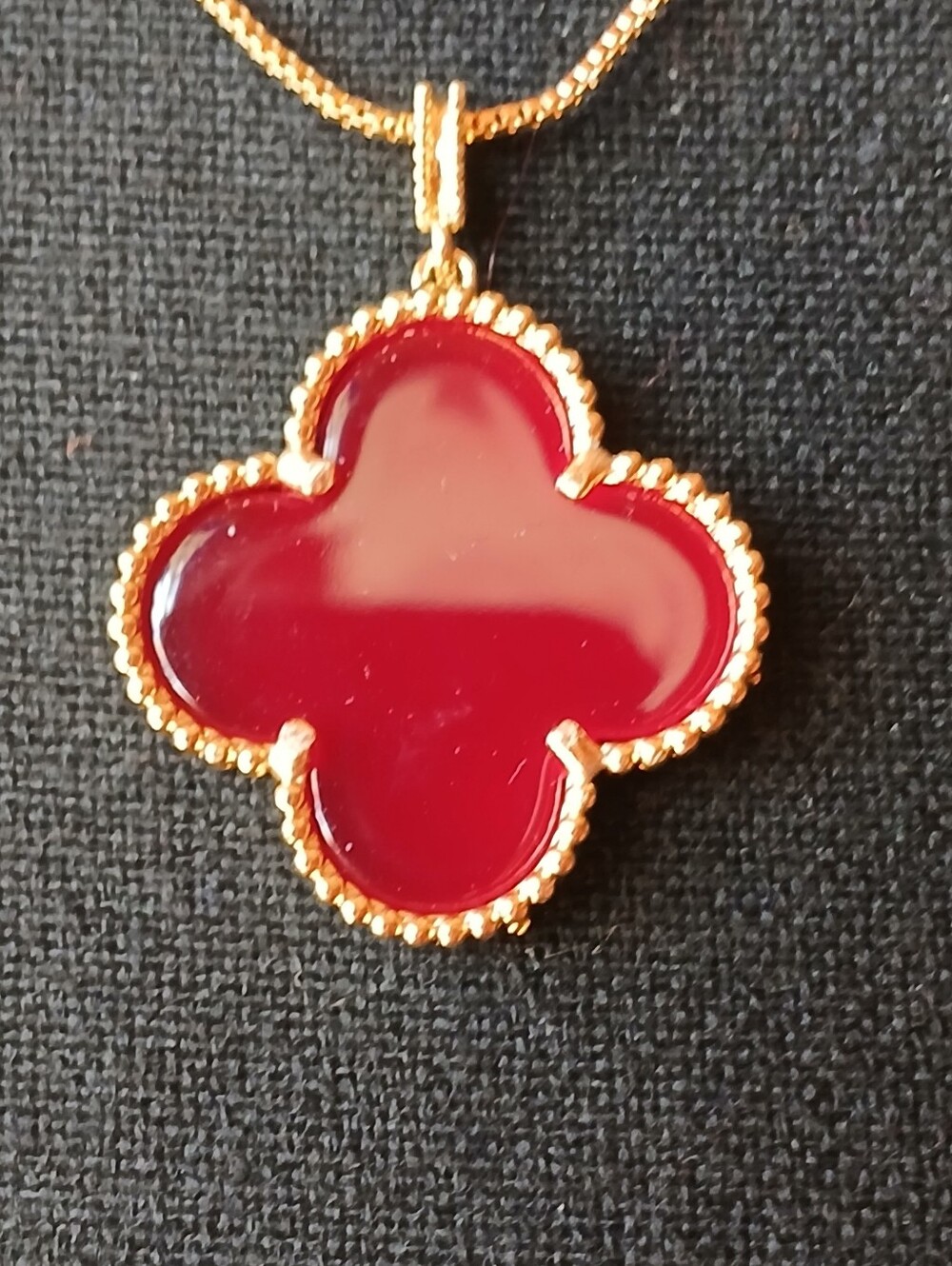 Beautiful 18 K Gold Filled Quadrafoil Imitation Coral Pendant Necklace